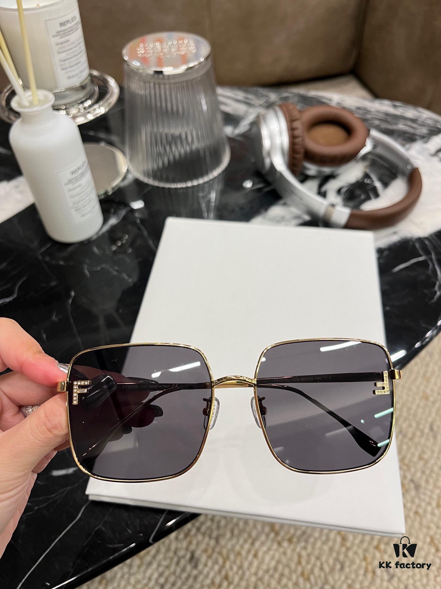 140 FENDI [FE4076U] Minimalist and Elegant Square Frame, Stylish Face-Framing Design with Mirror-Finished Full Rhinestone Letter Accents