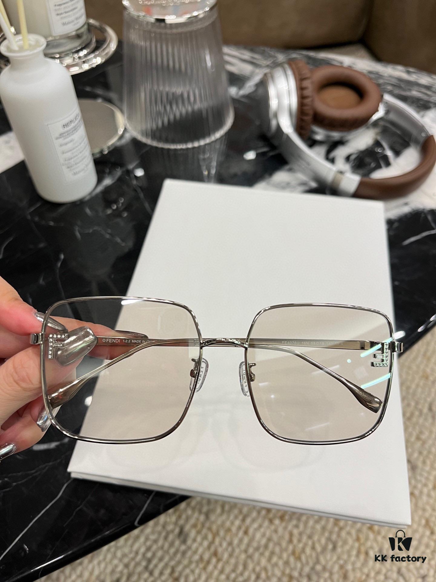 140 FENDI [FE4076U] Minimalist and Elegant Square Frame, Stylish Face-Framing Design with Mirror-Finished Full Rhinestone Letter Accents