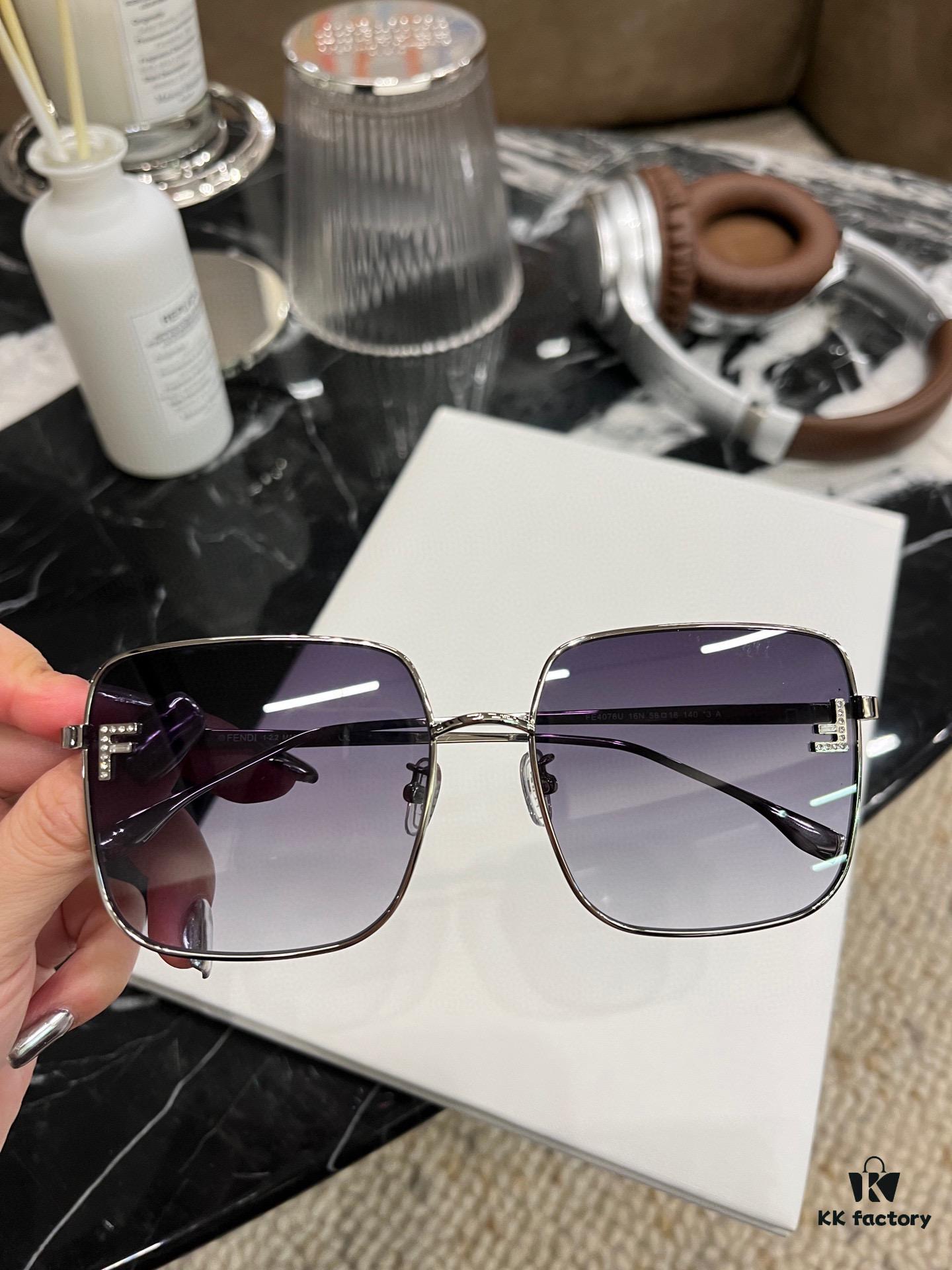 140 FENDI [FE4076U] Minimalist and Elegant Square Frame, Stylish Face-Framing Design with Mirror-Finished Full Rhinestone Letter Accents
