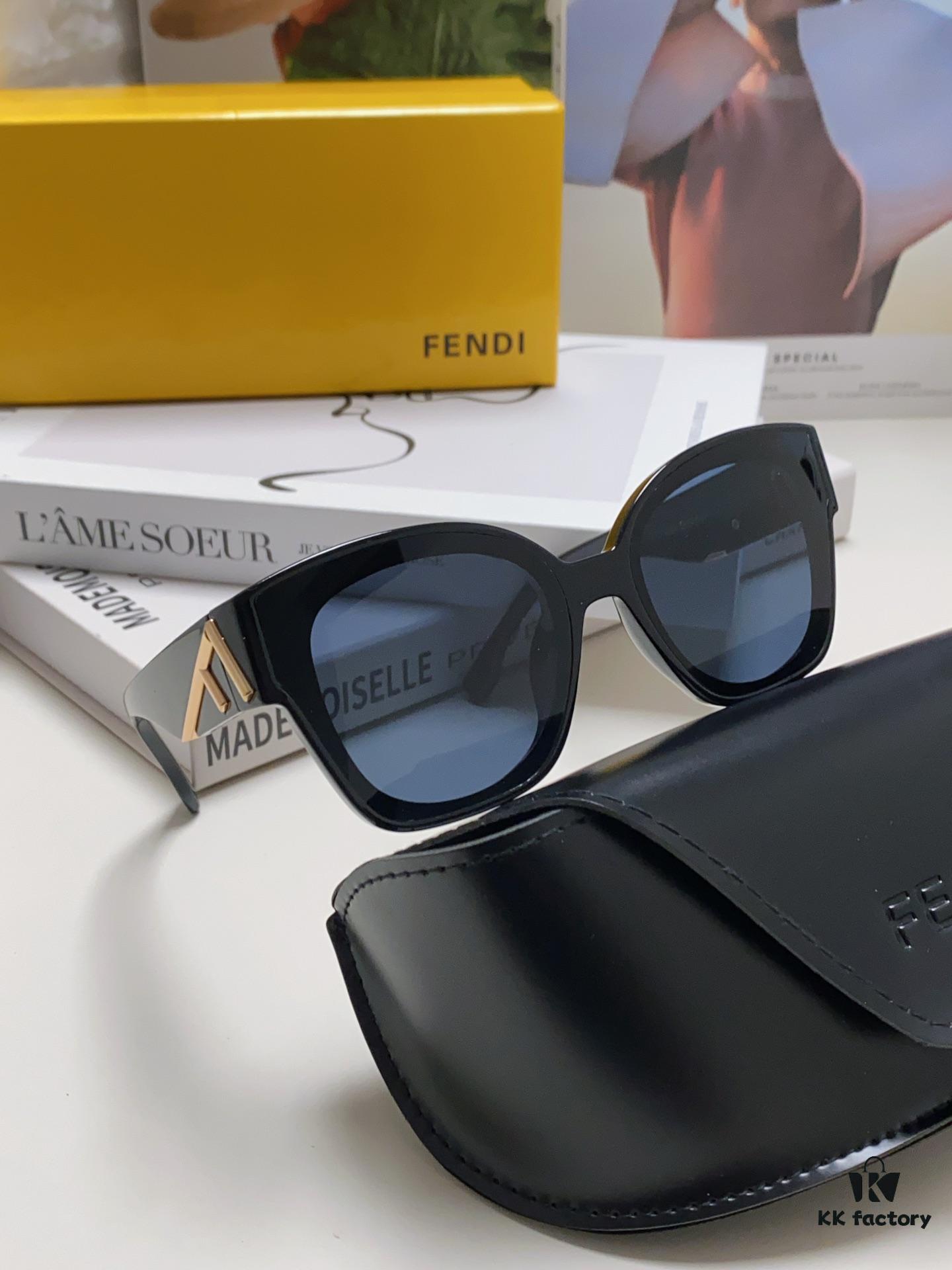 FENDI Fendi Newly Designed Logo, Minimalist and Stylish, Featuring Seamless Mirror Lenses