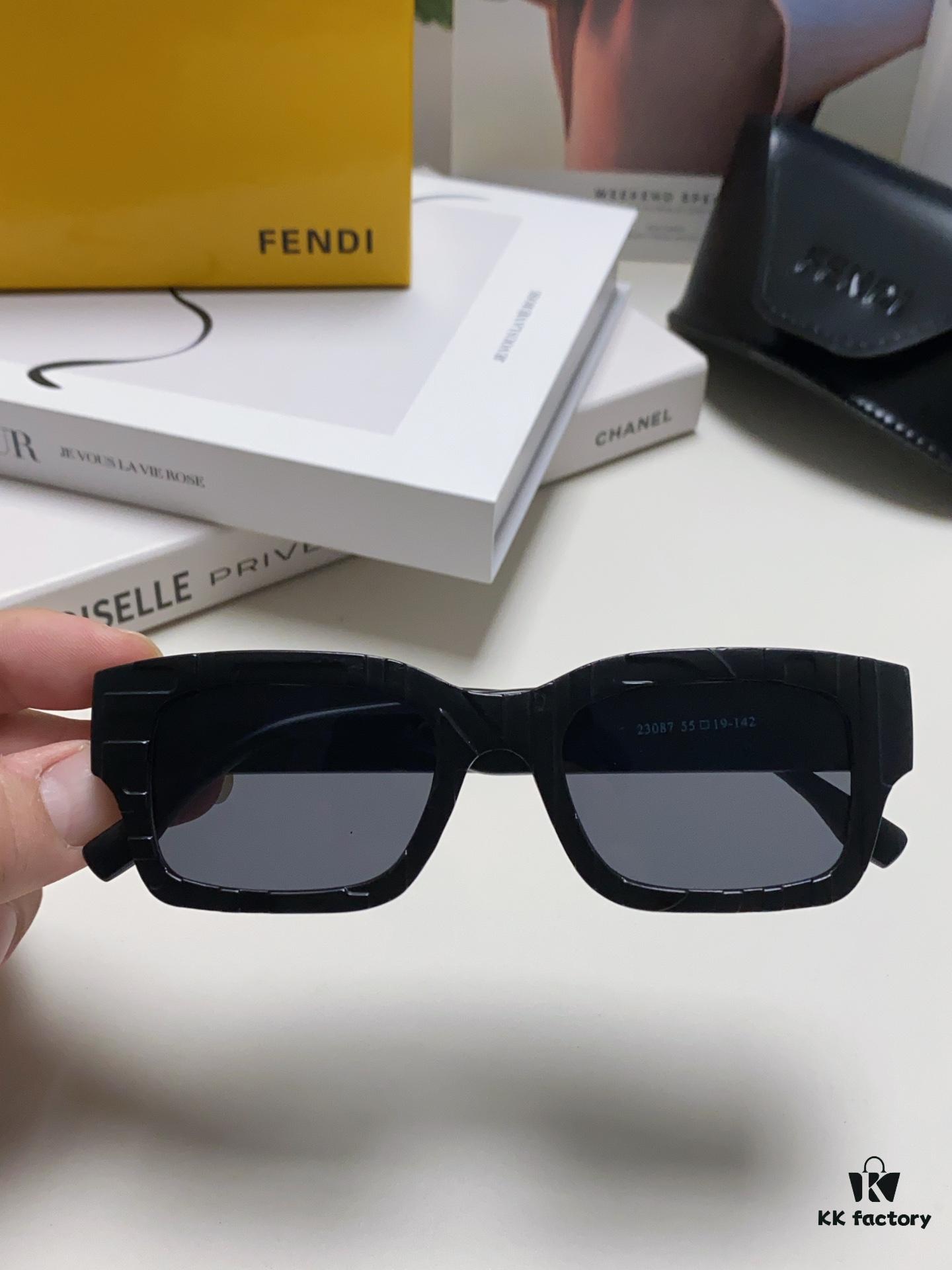 FENDI 2024 New Square Sunglasses, Stylish Hip-Hop Influencer Streetwear Shades with Raised Letters, Trendy European and American Fashion Unisex Sunglasses