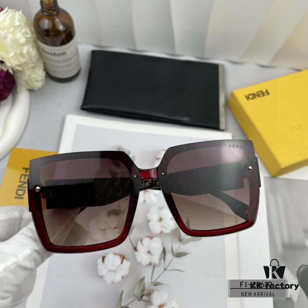 FENDI Italy - Polarized Sunglasses with TR90 Frame and Polylite Lens