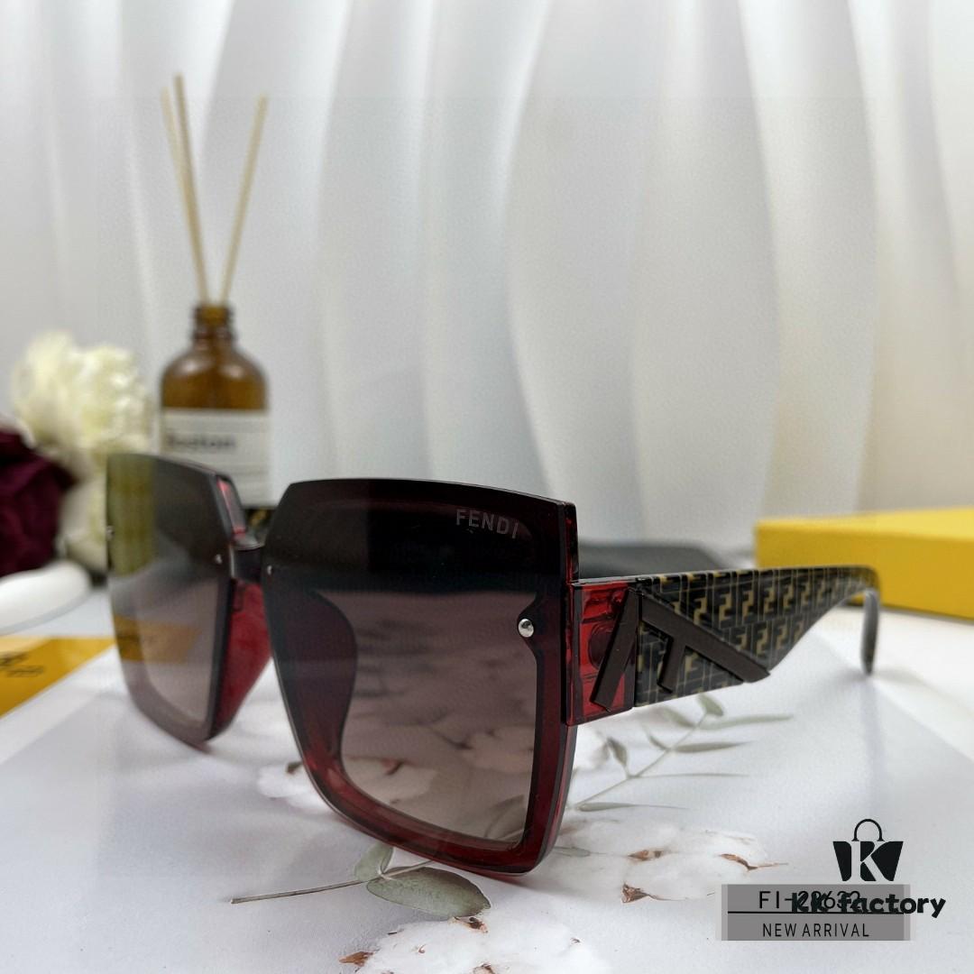 FENDI Italy - Polarized Sunglasses with TR90 Frame and Polylite Lens
