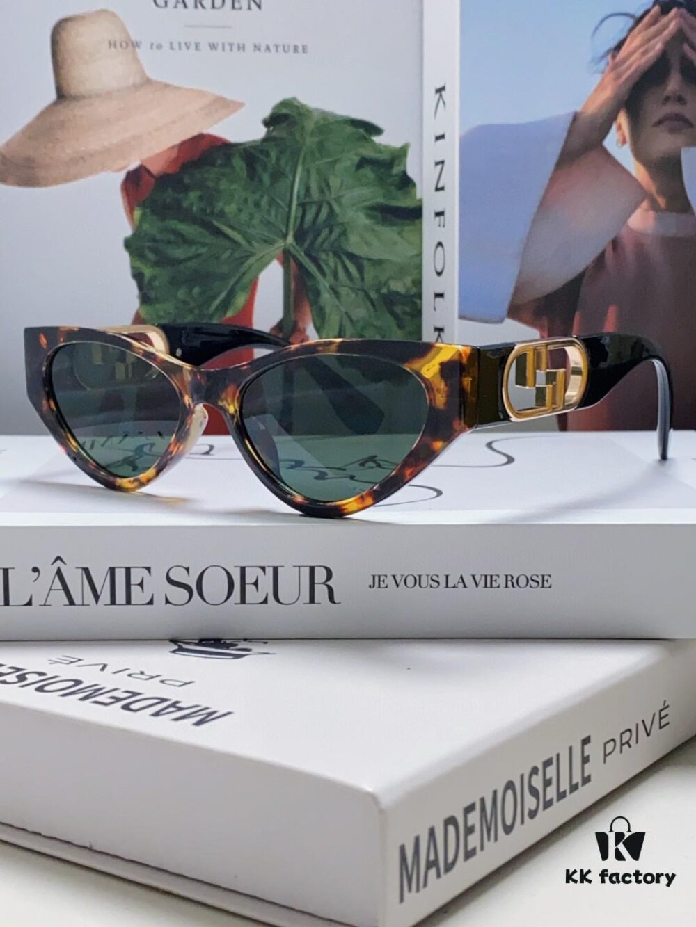 Fendi Cat-Eye Sunglasses for Women, Fashionable Metal Logo Designer Shades, High-End Stylish and Versatile Sunglasses