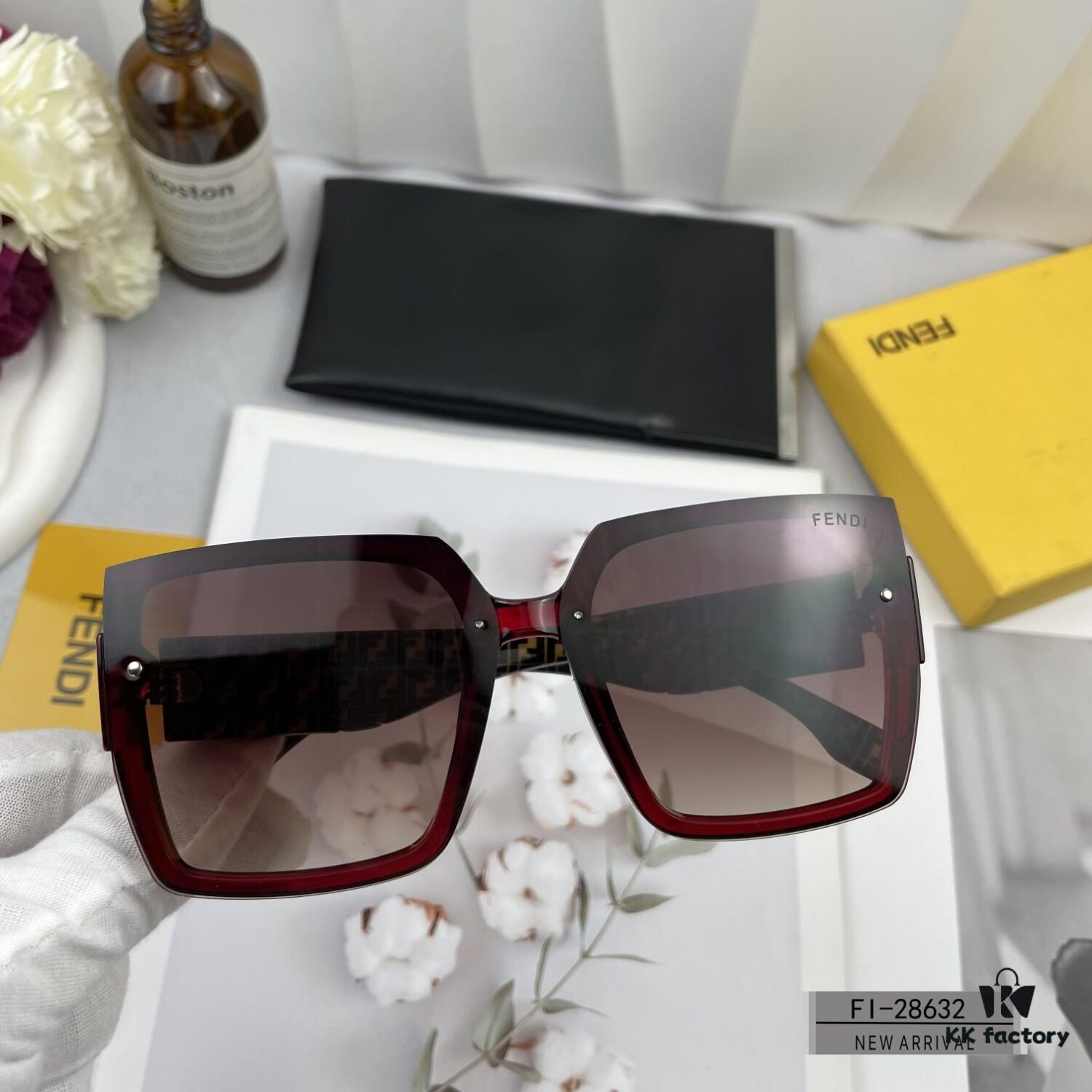 FENDI Italy | Polarized Sunglasses with TR90 Frame and Polarlite Lens