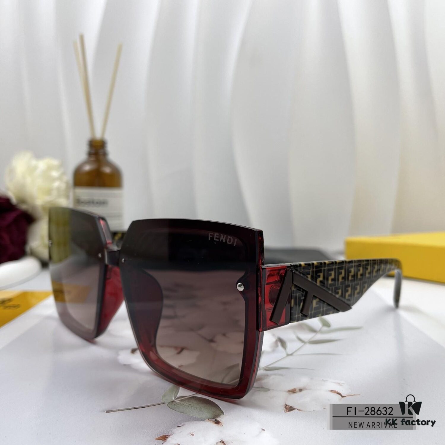 FENDI Italy | Polarized Sunglasses with TR90 Frame and Polarlite Lens
