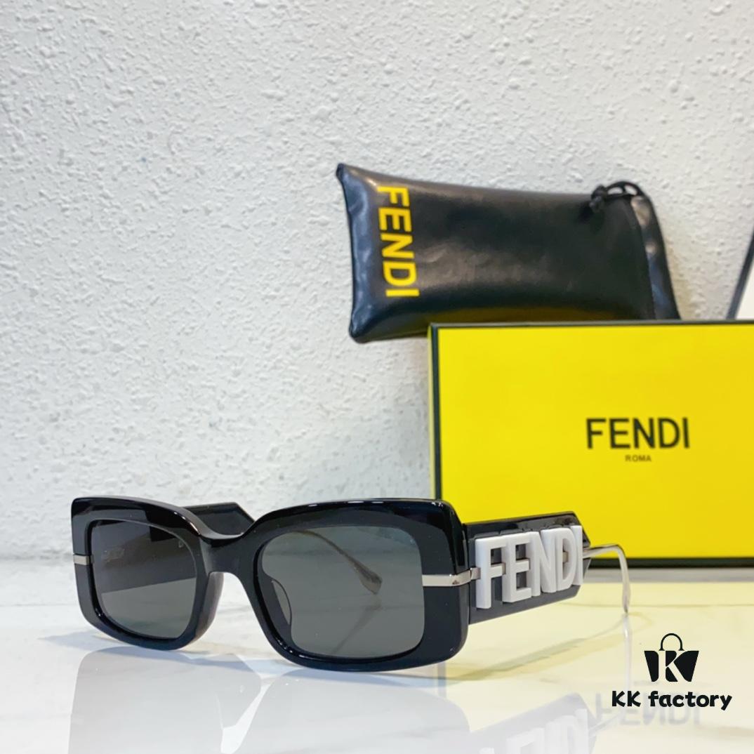 150 FENDI MODEL: FE40133I SIZE: 52□22-140 Sunglasses