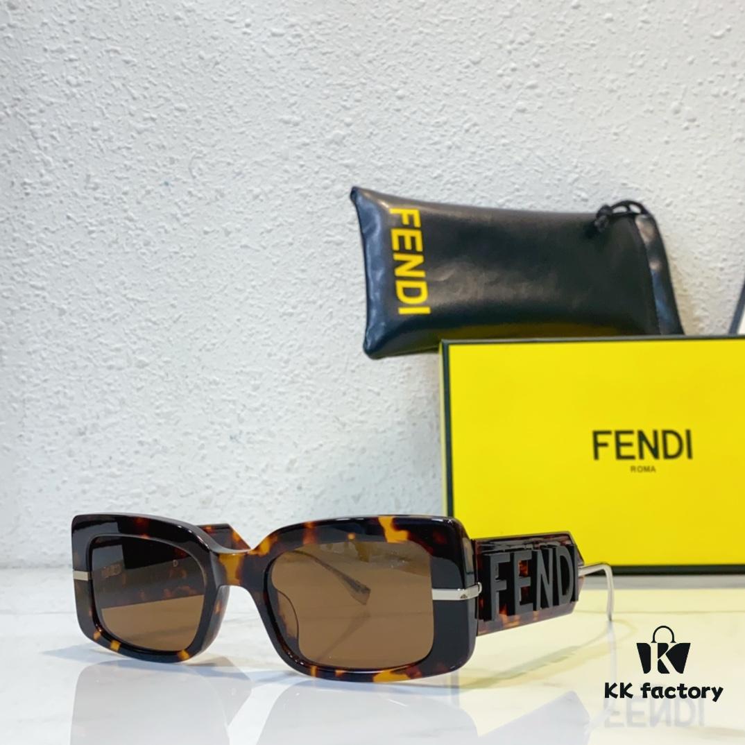 150 FENDI MODEL: FE40133I SIZE: 52□22-140 Sunglasses
