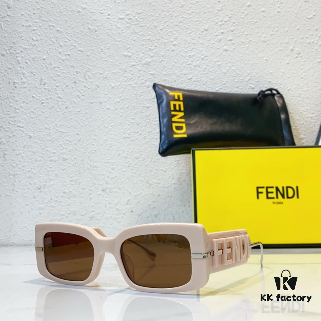 150 FENDI MODEL: FE40133I SIZE: 52□22-140 Sunglasses