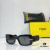 150 FENDI MODEL: FE40133I SIZE: 52□22-140 Sunglasses