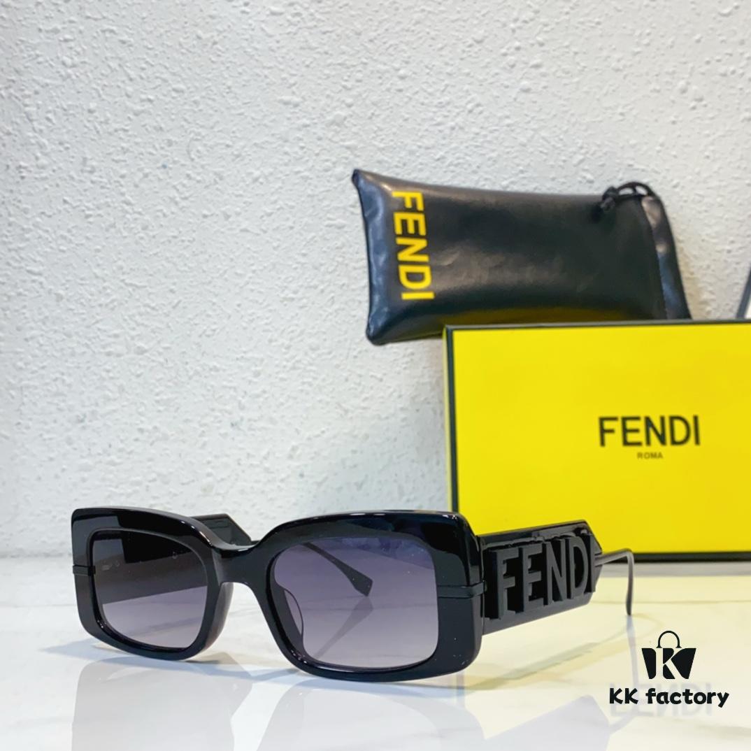 150 FENDI MODEL: FE40133I SIZE: 52□22-140 Sunglasses