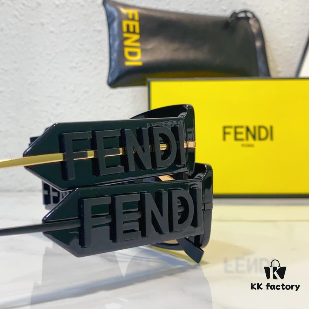 150 FENDI MODEL: FE40133I SIZE: 52□22-140 Sunglasses