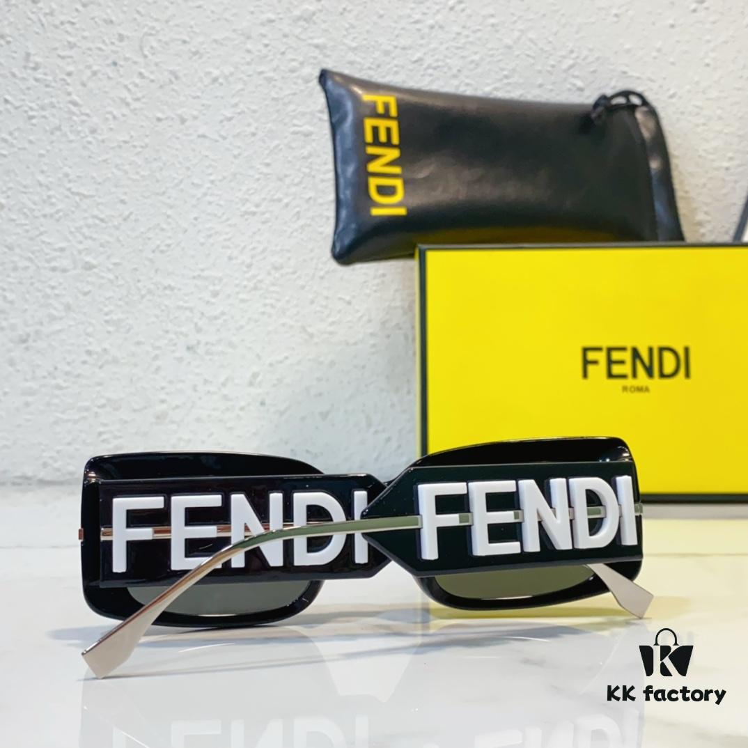 150 FENDI MODEL: FE40133I SIZE: 52□22-140 Sunglasses