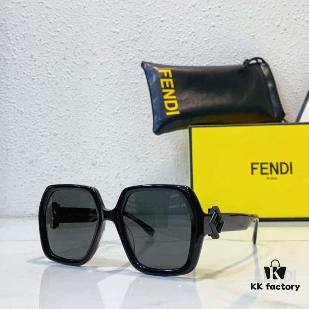 150 FENDI MODEL: FE40139I SIZE: 53□21-135 Sunglasses