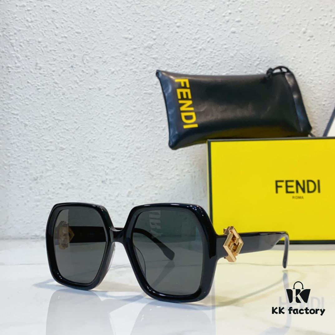 150 FENDI MODEL: FE40139I SIZE: 53□21-135 Sunglasses
