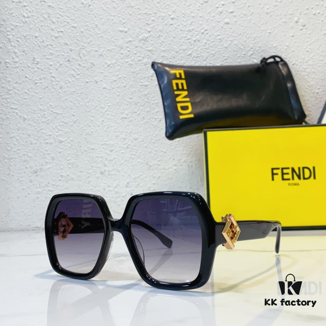 150 FENDI MODEL: FE40139I SIZE: 53□21-135 Sunglasses