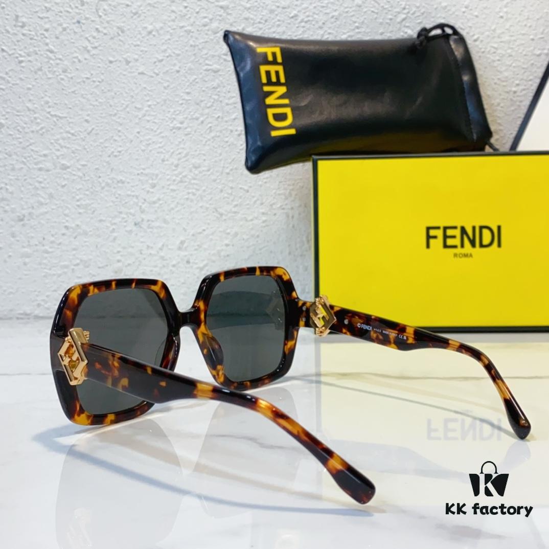 150 FENDI MODEL: FE40139I SIZE: 53□21-135 Sunglasses