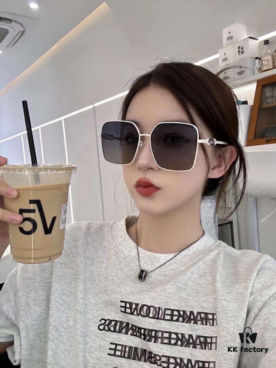 New Fendi Women's Polarized Sunglasses, Fashionable Face-Framing Design, Luxury Style