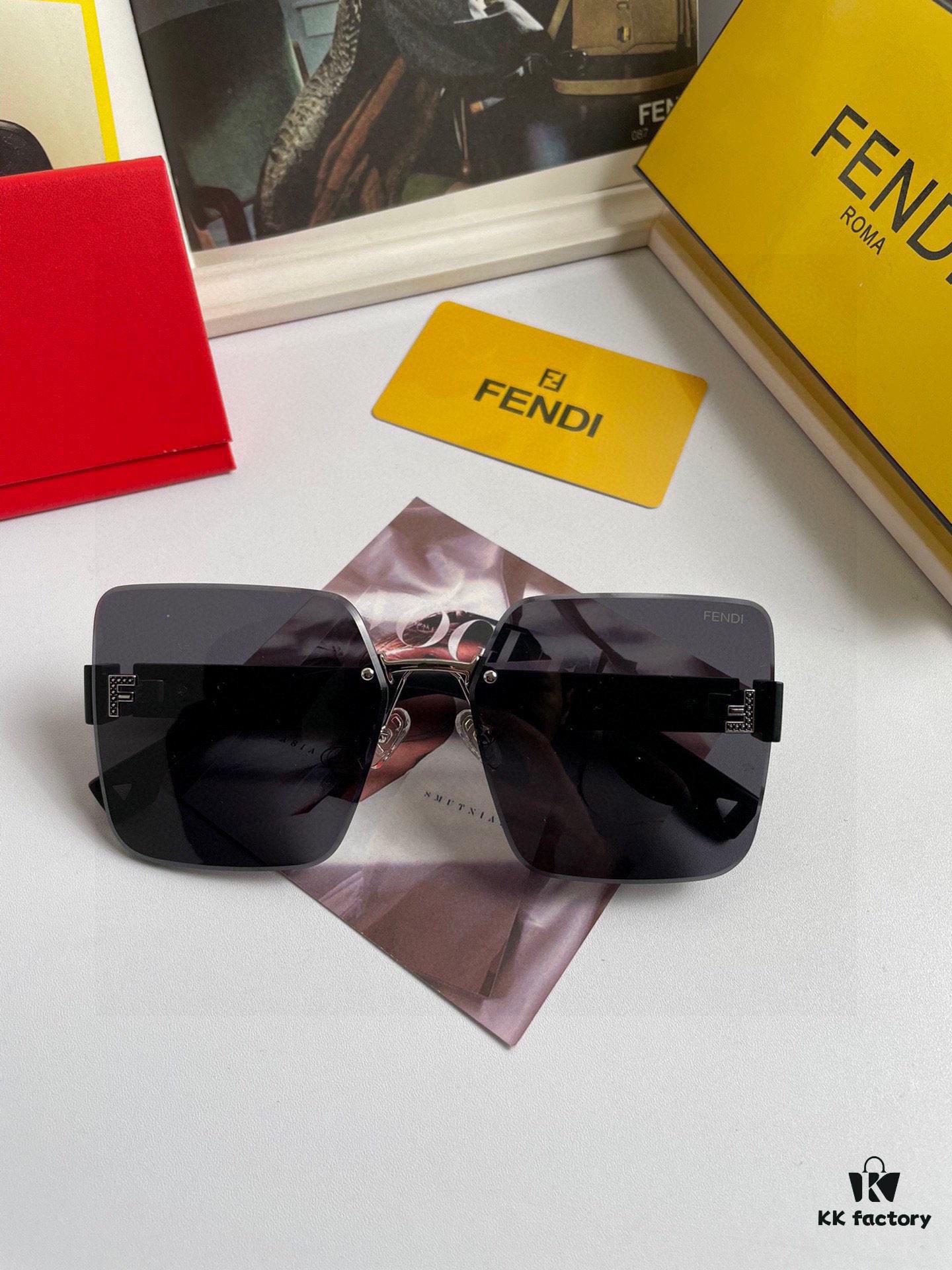 Fendi FENDI Women's Sunglasses with High-Definition Nylon Lenses, Fashionable Face-Framing Design, Luxury Style 7237 Eyewear