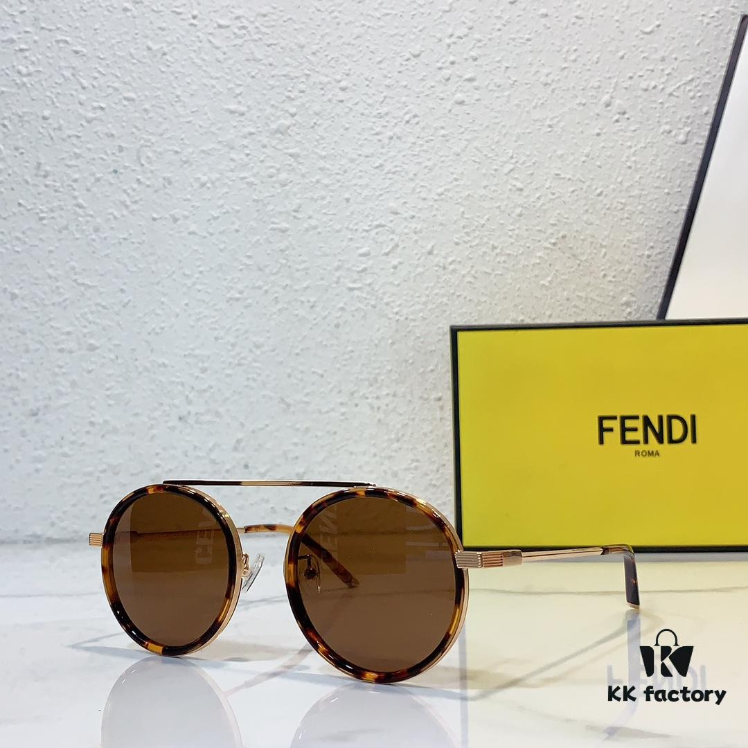 FENDI Latest Official Website Synchronized FF 0025 Aviator Sunglasses Unisex Model Showcasing Brand Characteristics Dual-Tone Electroplated Frame Radiating Design High-Quality Original Order Cabinet Channel Goods Premium Details Visible Upon Close Inspection Suitable for All Face Shapes