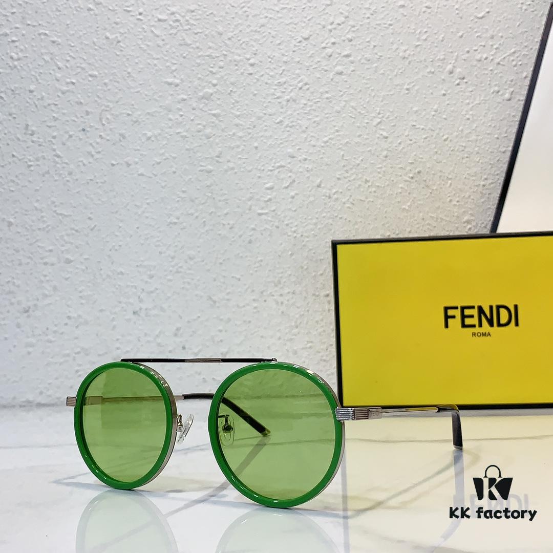 FENDI Latest Official Website Synchronized FF 0025 Aviator Sunglasses Unisex Model Showcasing Brand Characteristics Dual-Tone Electroplated Frame Radiating Design High-Quality Original Order Cabinet Channel Goods Premium Details Visible Upon Close Inspection Suitable for All Face Shapes