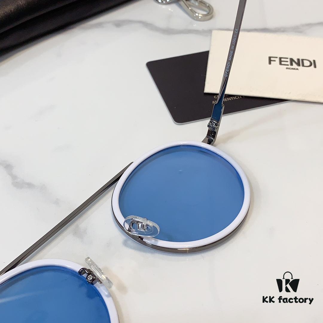 FENDI Latest Official Website Synchronized FF 0025 Aviator Sunglasses Unisex Model Showcasing Brand Characteristics Dual-Tone Electroplated Frame Radiating Design High-Quality Original Order Cabinet Channel Goods Premium Details Visible Upon Close Inspection Suitable for All Face Shapes