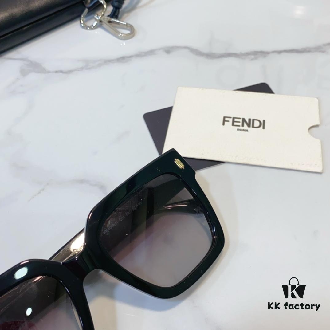 FENDI MOD: FE40101 Size: 52□22-145 Sunglasses