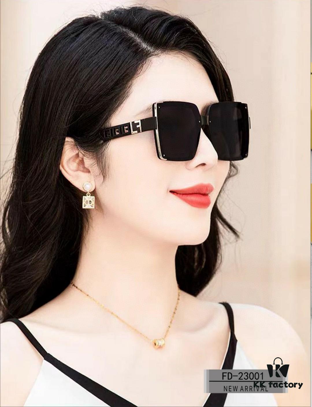 FENDI Italy | Polarized Sunglasses with TR90 Frame and Polylite Lenses