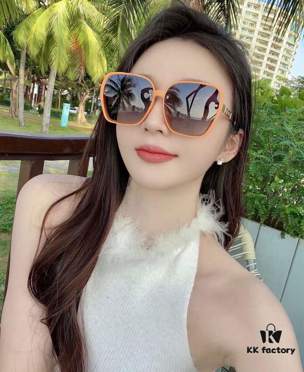 Fendi Women's Polarized Sunglasses, Fashionable Face-Framing Design, Luxury Style, 7233 Eyewear