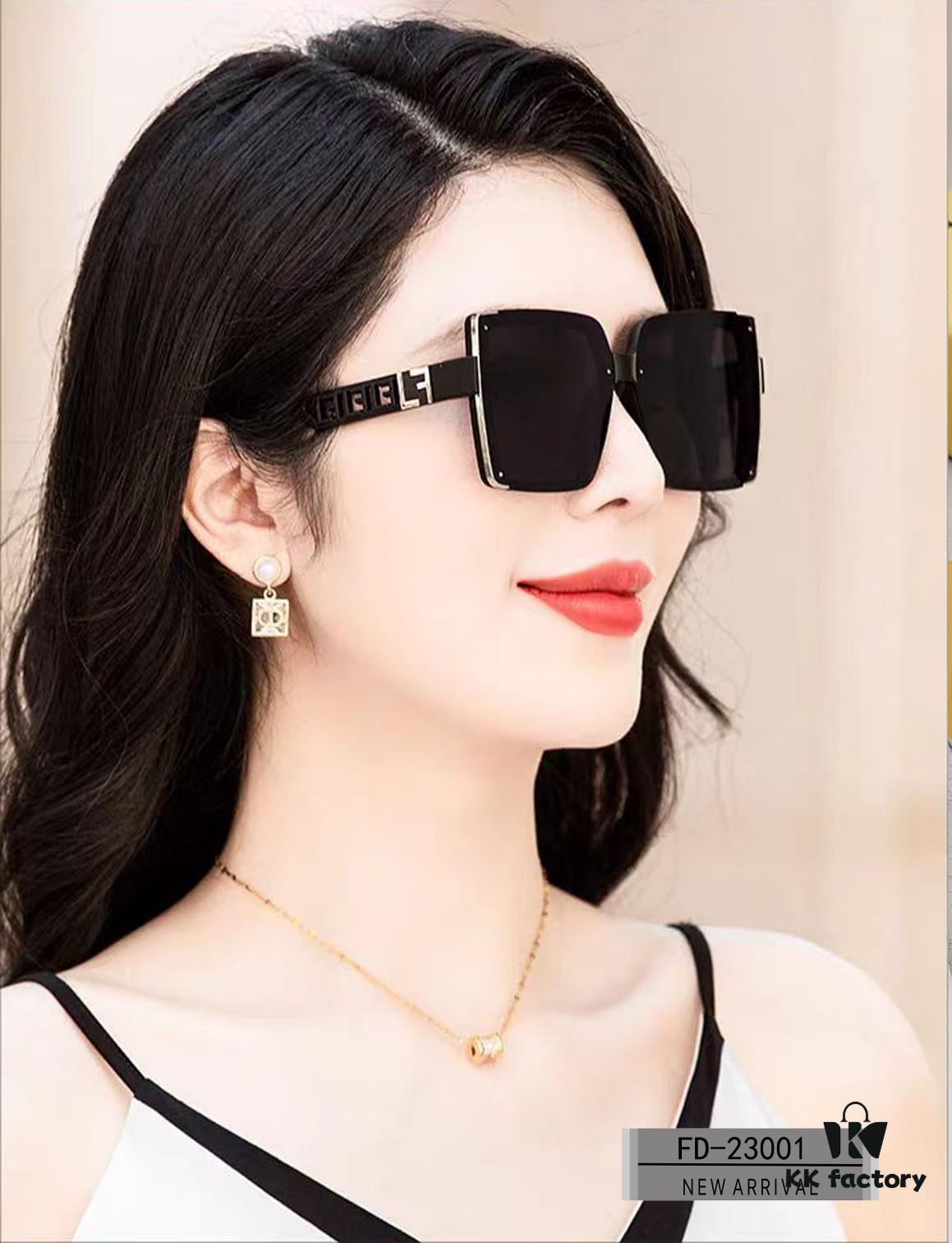 FENDI Italy | Polarized Sunglasses with TR90 Frame and Polylite Lenses