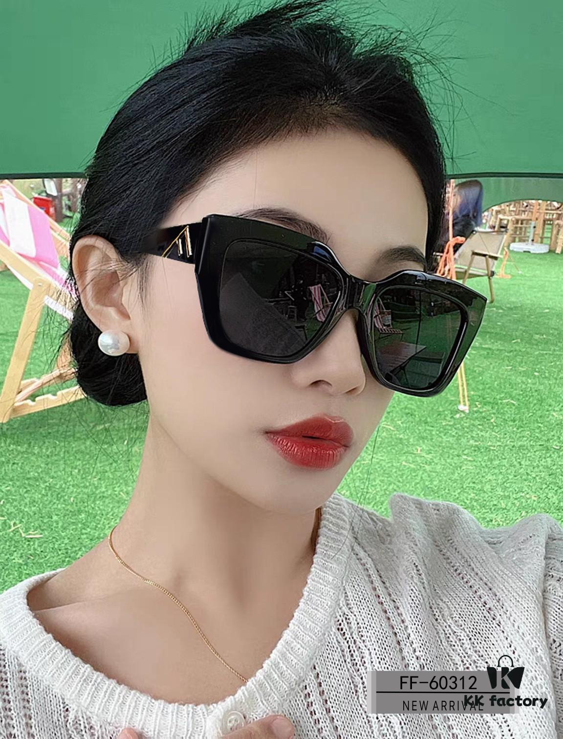 FENDI Italy | Polarized Sunglasses with TR90 Frame and POLAROID Resin Lenses