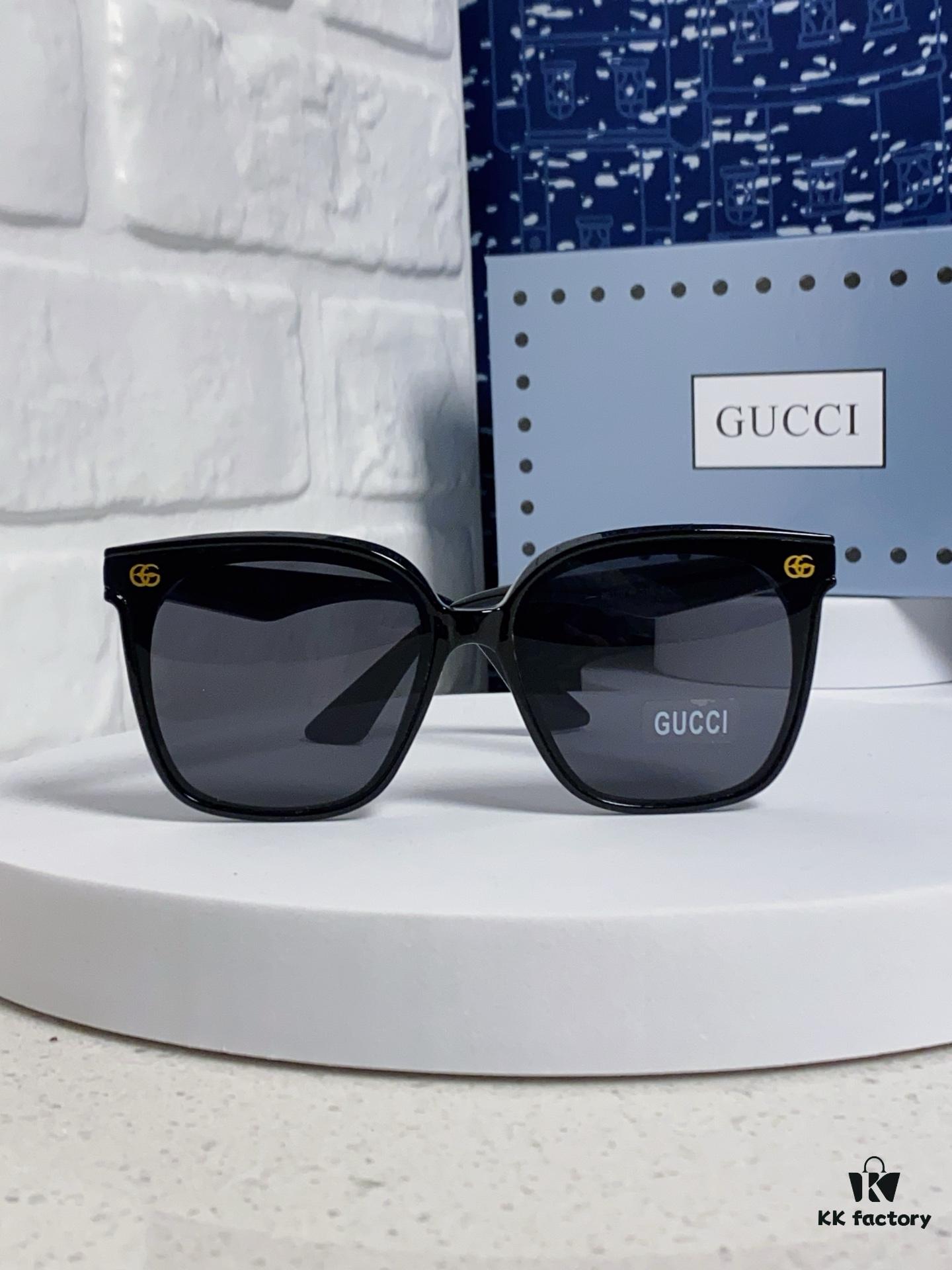Gucci 2025 New Retro Sunglasses for Women, Large Square Frame, Slimming Design with Logo, UV Protection Unisex Sun Glasses