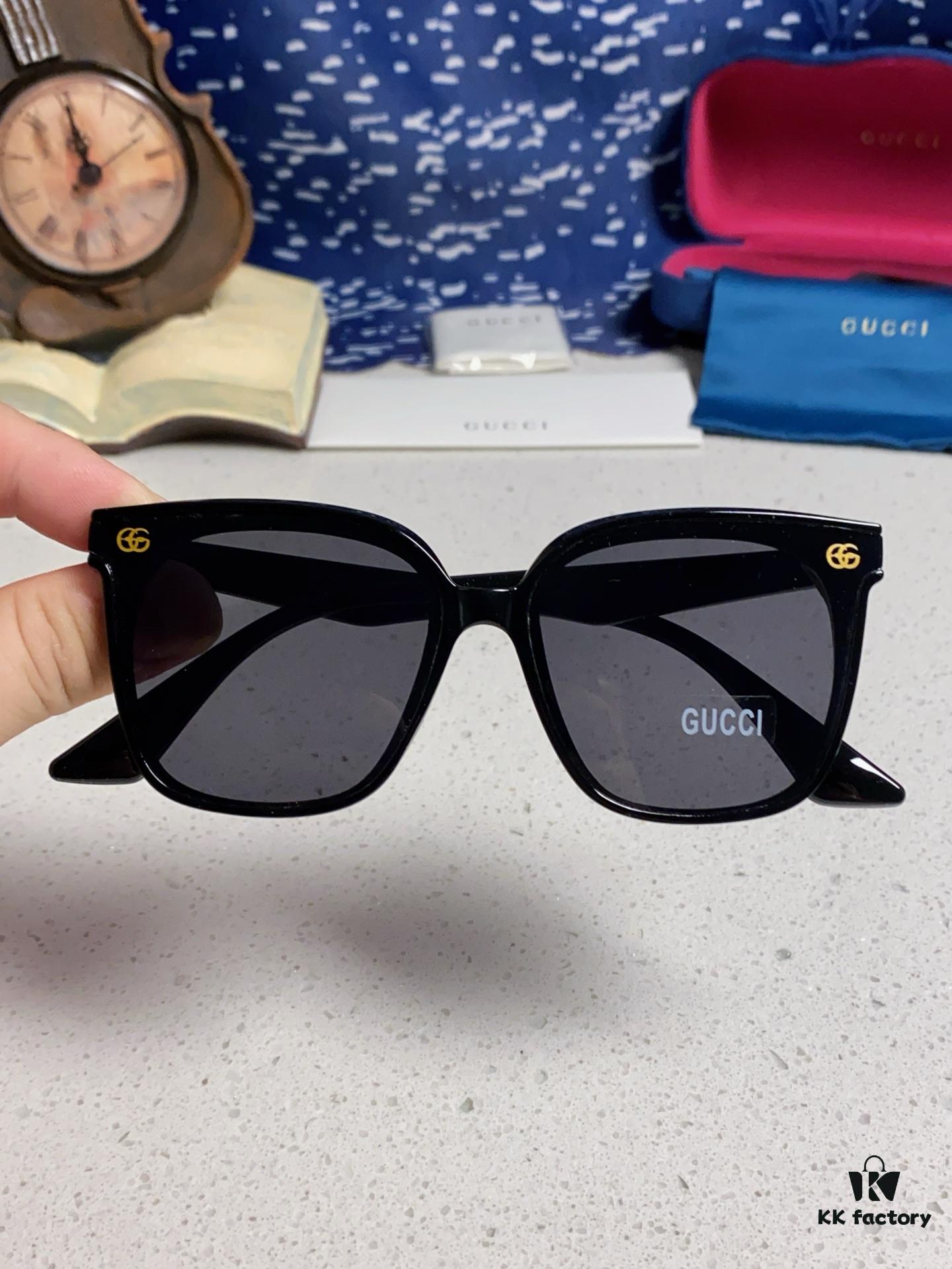 Gucci 2025 New Retro Sunglasses for Women, Large Square Frame, Slimming Design with Logo, UV Protection Unisex Sun Glasses