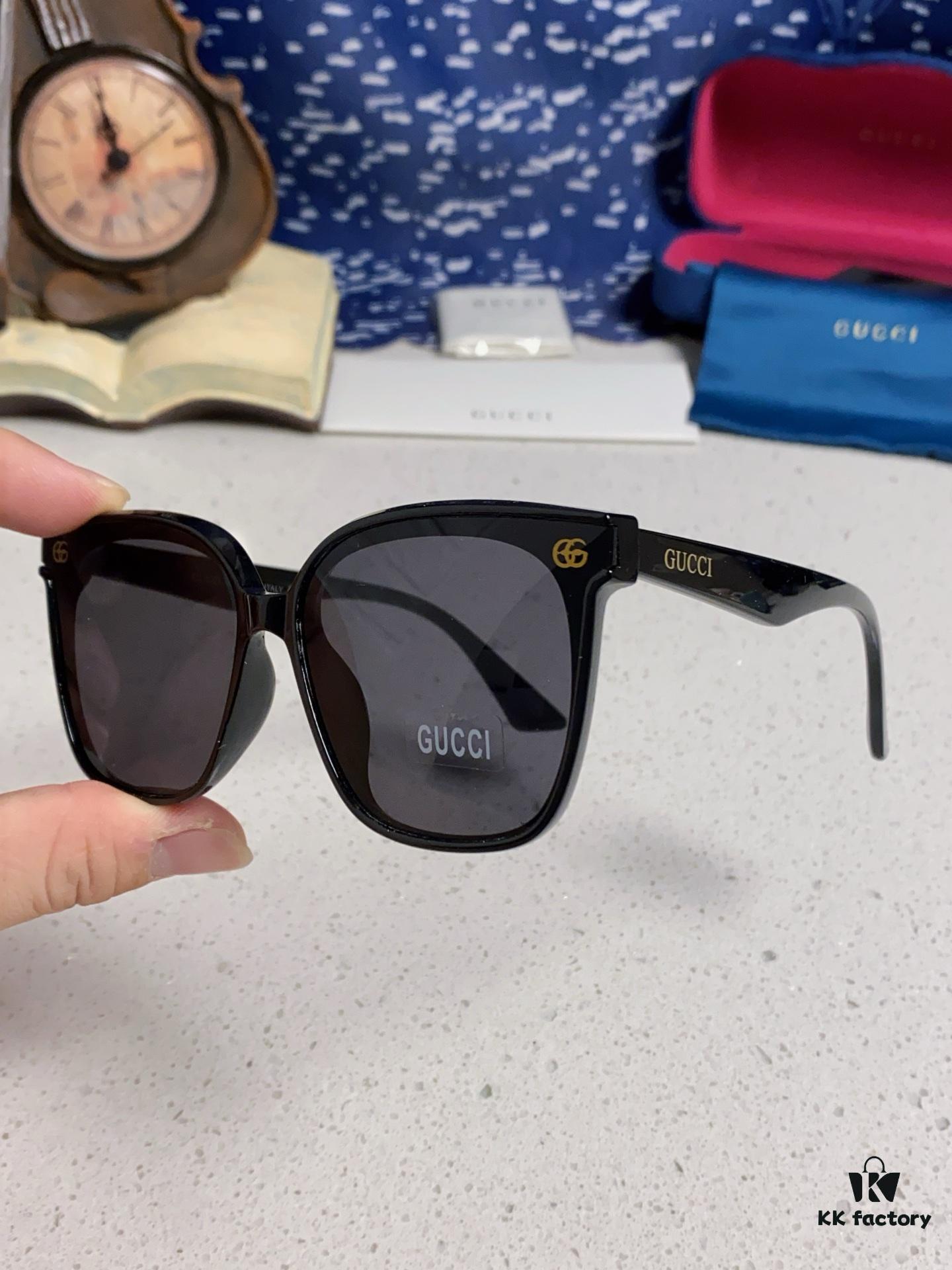 Gucci 2025 New Retro Sunglasses for Women, Large Square Frame, Slimming Design with Logo, UV Protection Unisex Sun Glasses