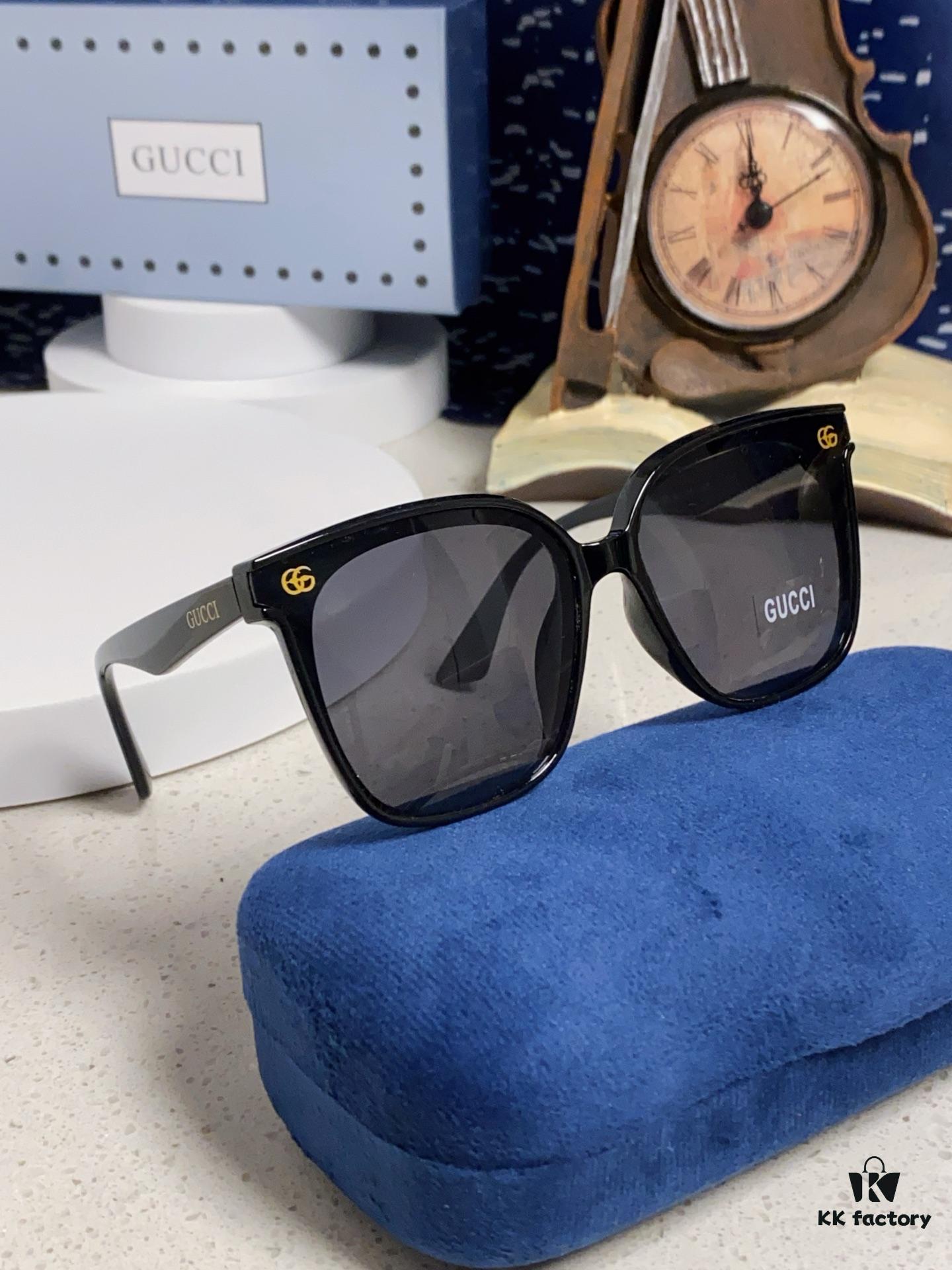 Gucci 2025 New Retro Sunglasses for Women, Large Square Frame, Slimming Design with Logo, UV Protection Unisex Sun Glasses