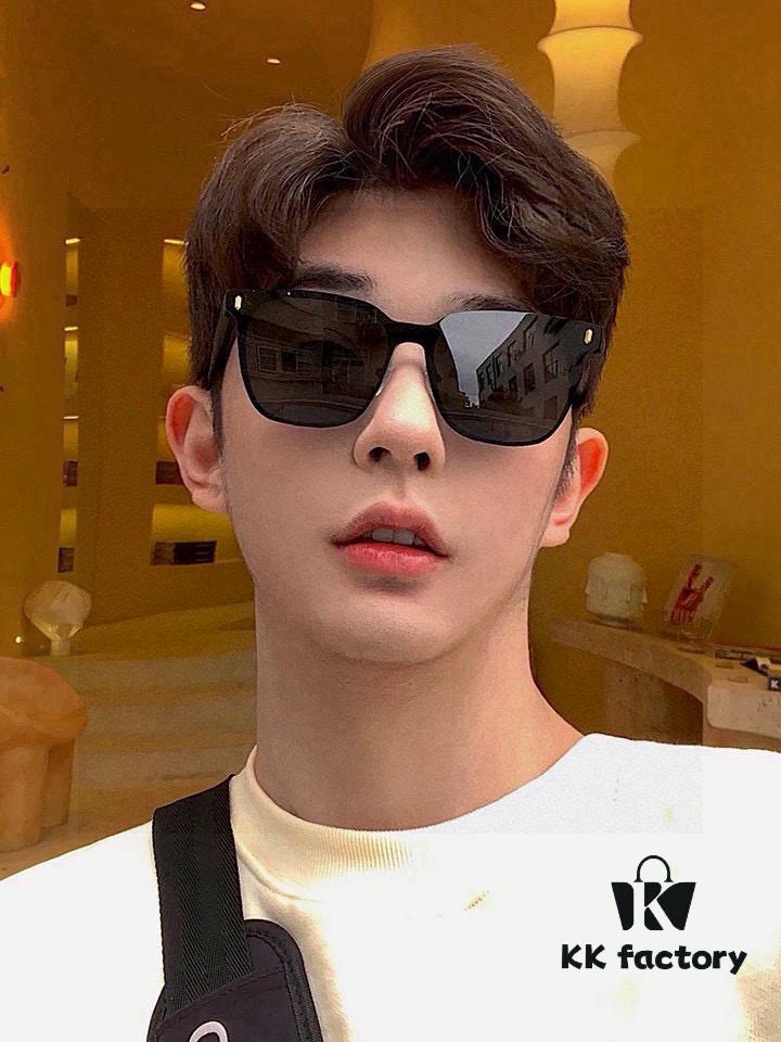 Gucci New Model One-Piece Driving Sunglasses, Must-Have Style for Travel, Worn by Numerous Celebrities, Unisex Aviator Sunglasses Model: G075