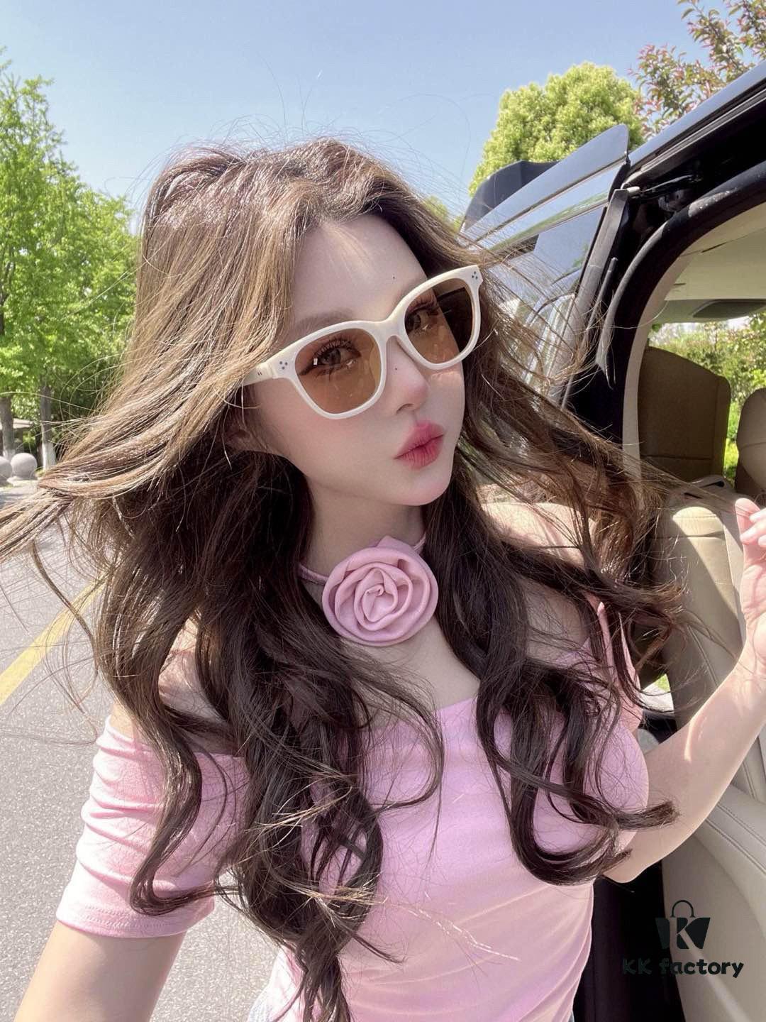 Gucci Classic Small Frame Design, Universal Fit for All Face Shapes, Stylish with Coats or Dresses, Nylon Polarized Lenses for UV Protection, Model: G35504 Sunglasses