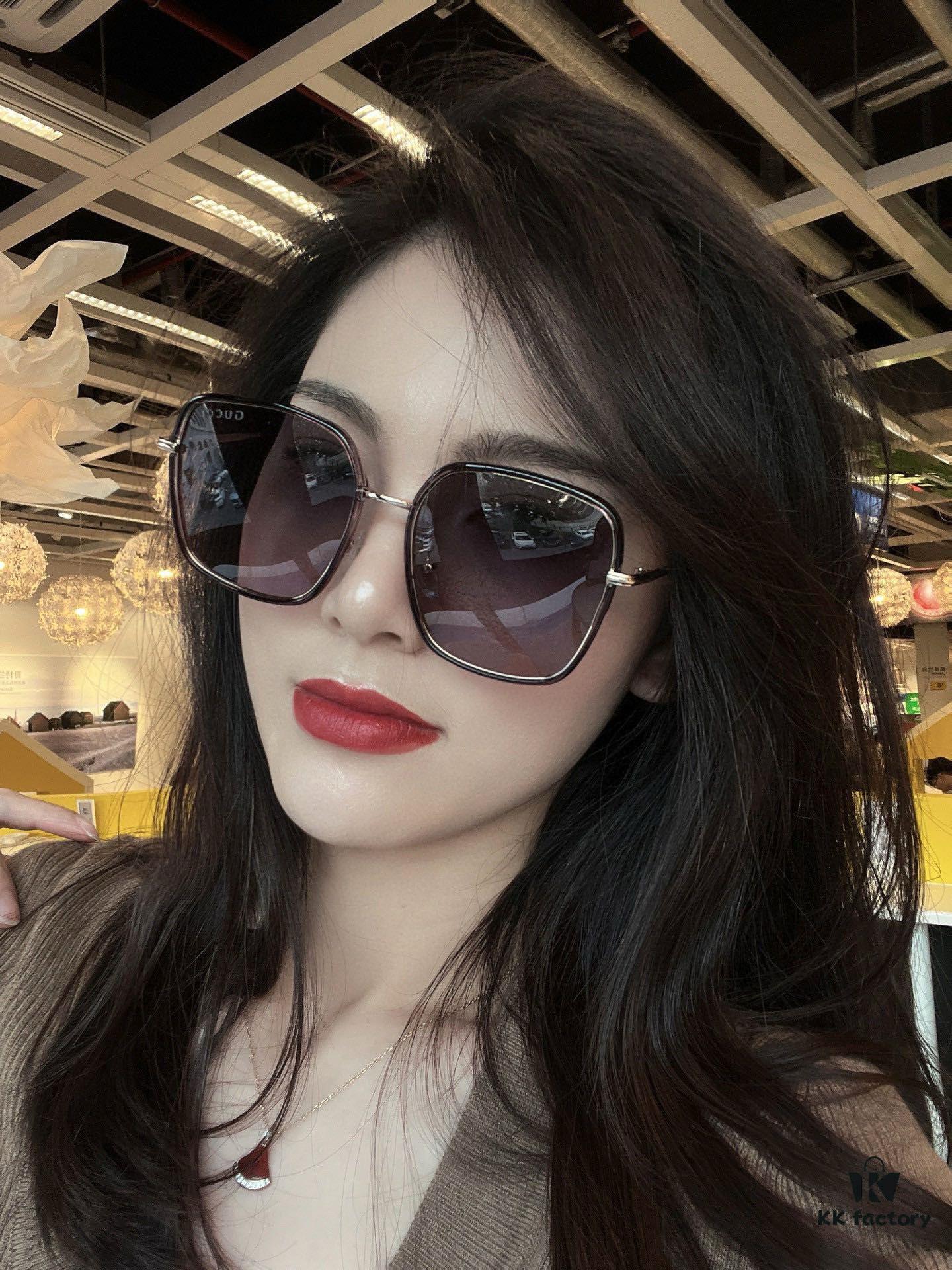 GUCCI 2025 Spring New Arrival Latest Rectangular Sunglasses, Influencers' Favorite, Full of Charm with Playful and Sweet Style, Excellent Fit, Premium Metal Finish