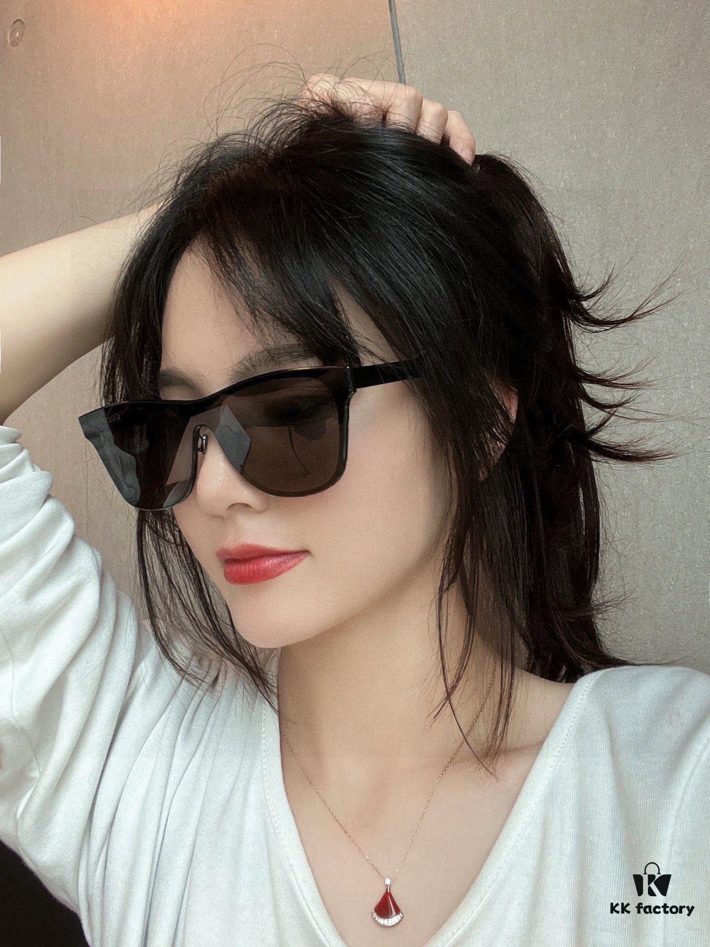 GUCCI 2025 New Spring Launch One-Piece Oversized Sunglasses, Unisex Nylon Frame UV-Protective Shades