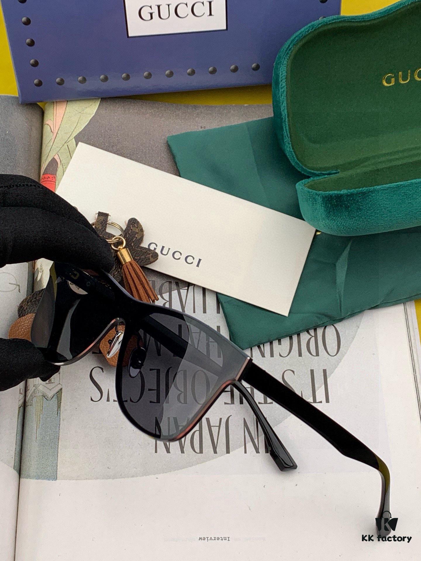 GUCCI 2025 New Spring Launch One-Piece Oversized Sunglasses, Unisex Nylon Frame UV-Protective Shades