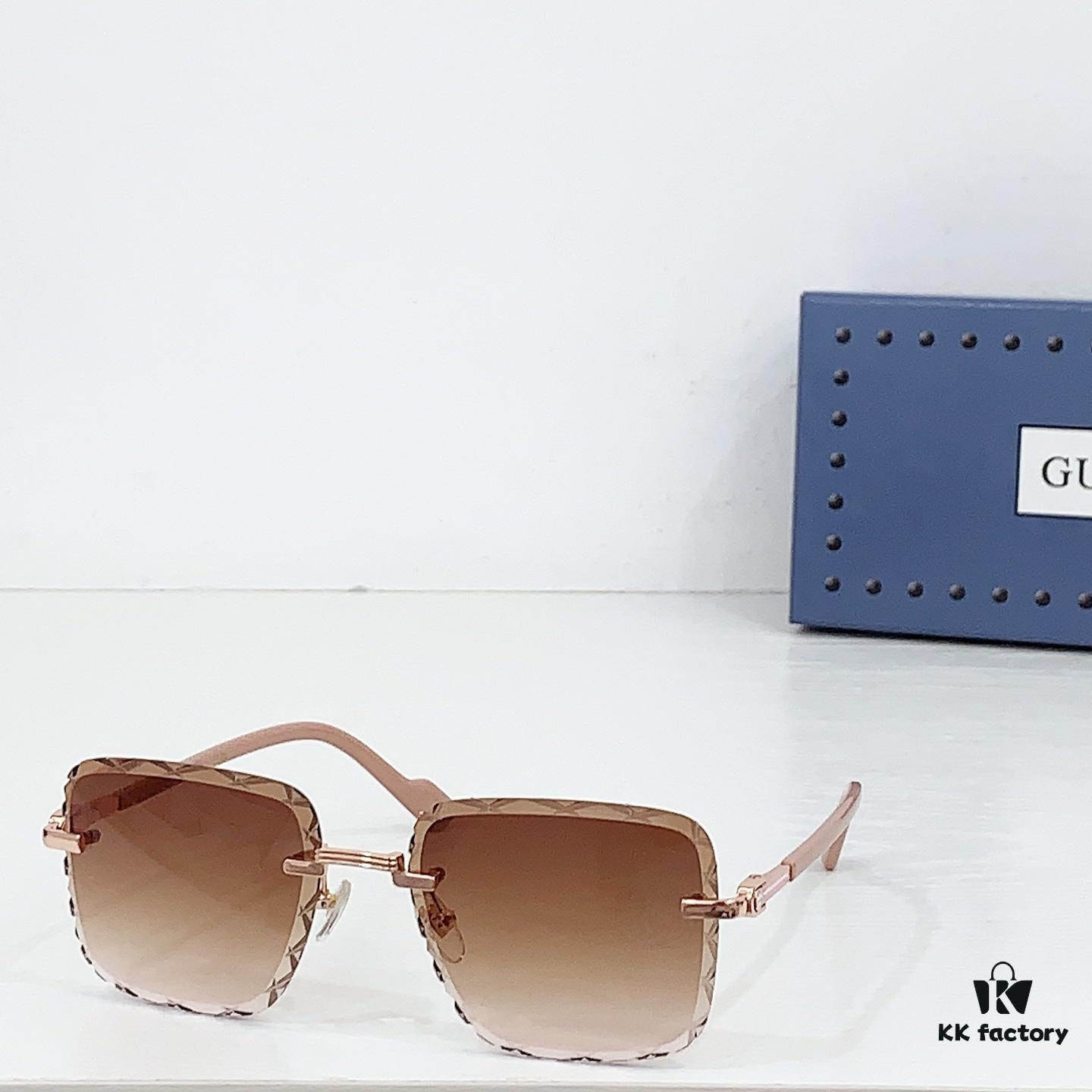 135 GUCCI GG1610 Sunglasses