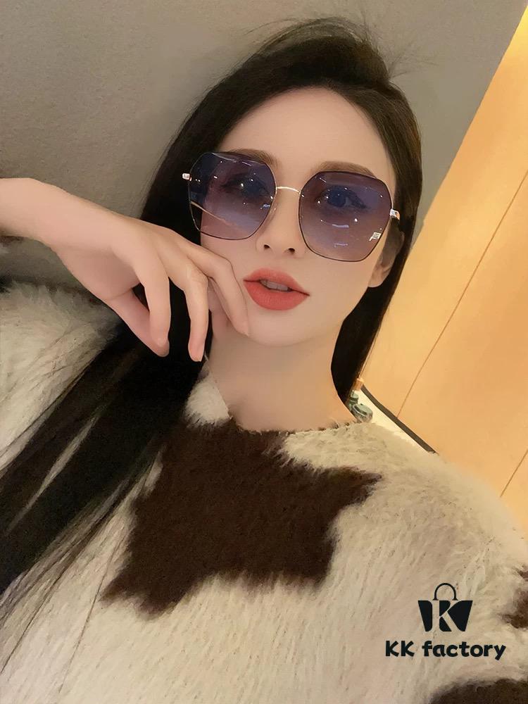 GUCCI 2025 Spring New Arrival Saddle Buckle Temple Sunglasses, Elegant Square Frame Sunglasses Loved by Influencers, Playful and Sweet with Enhanced Facial Fit, Premium Metal Finish