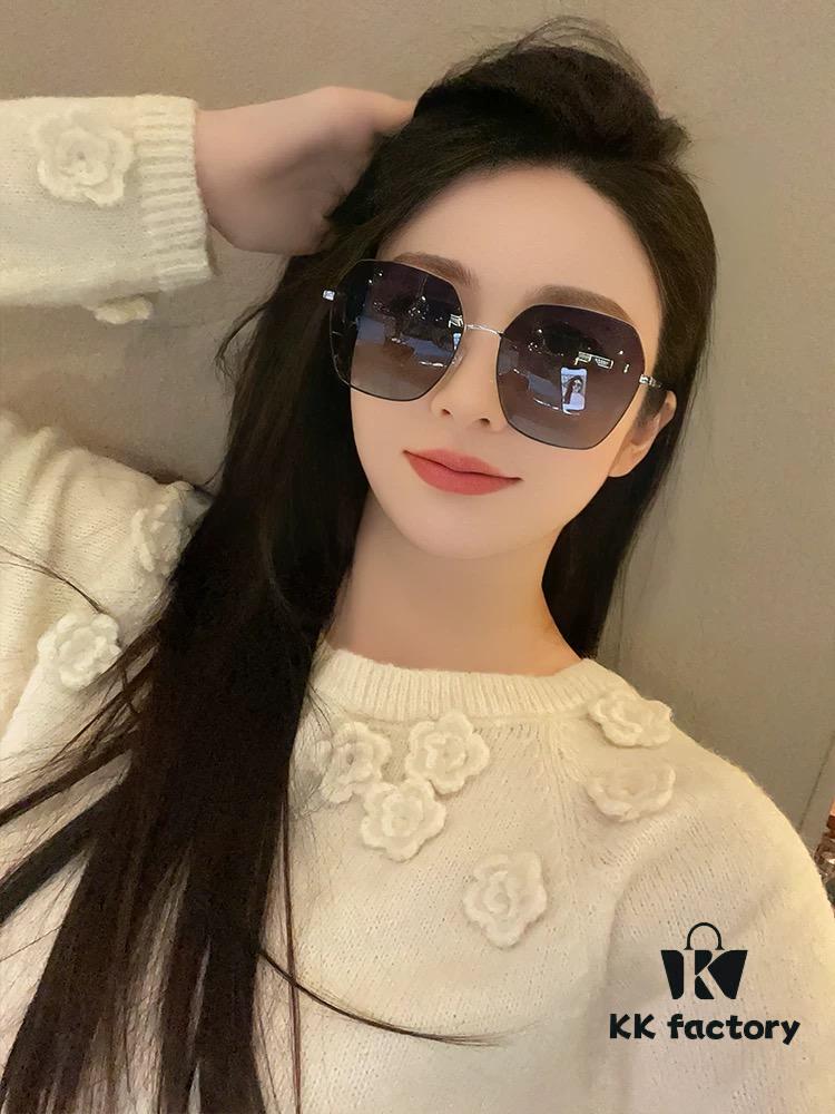 GUCCI 2025 Spring New Arrival Saddle Buckle Temple Sunglasses, Elegant Square Frame Sunglasses Loved by Influencers, Playful and Sweet with Enhanced Facial Fit, Premium Metal Finish