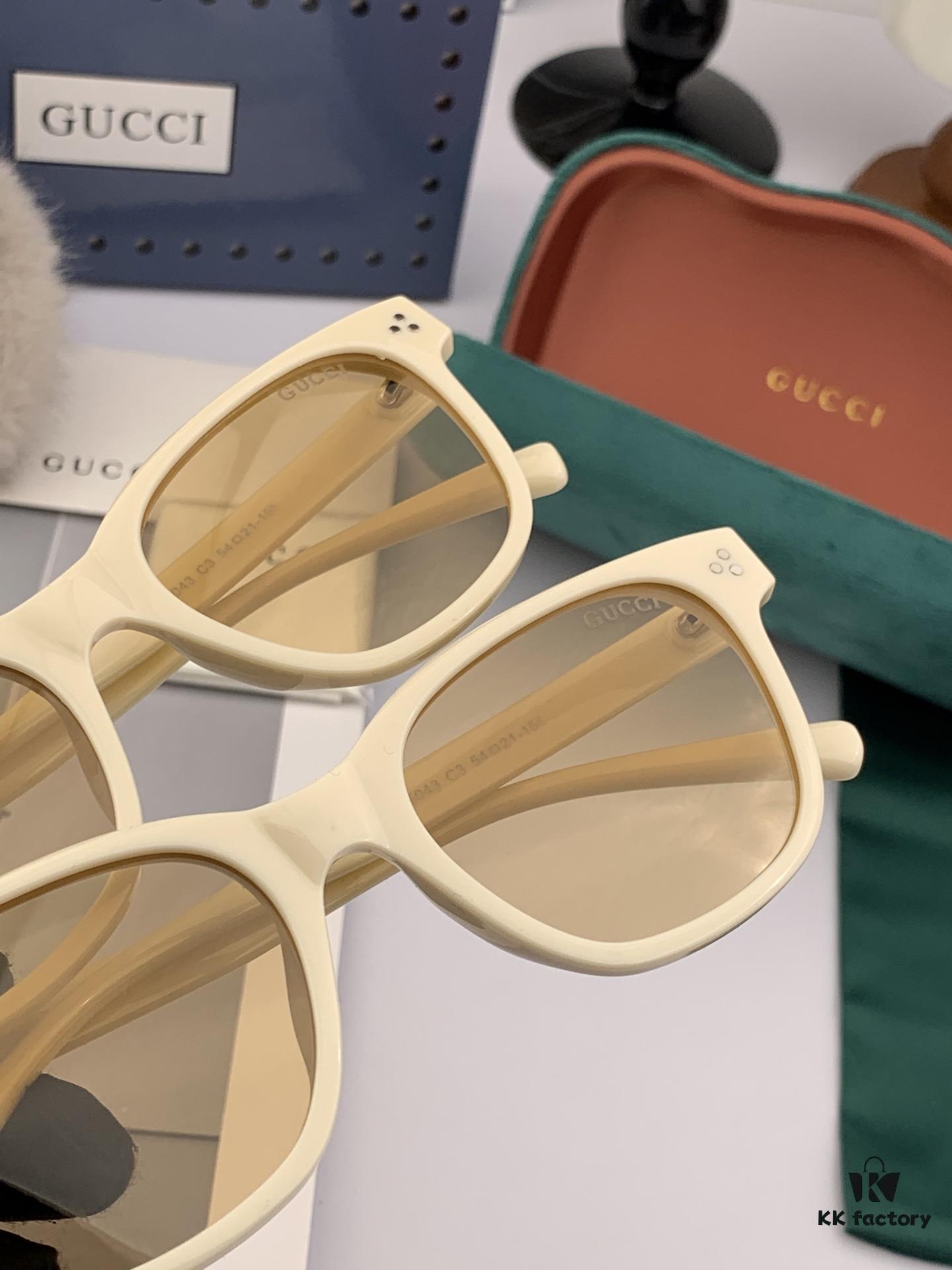 Gucci Classic Small Frame Design Sunglasses, Flattering on All Face Shapes, Perfect with Coats or Dresses, Stylish and Elegant, Nylon Polarized Lenses for UV Protection, Model: G35504