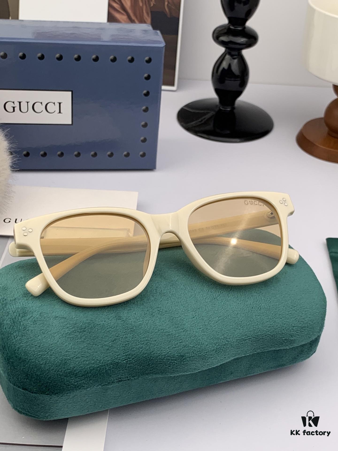 Gucci Classic Small Frame Design Sunglasses, Flattering on All Face Shapes, Perfect with Coats or Dresses, Stylish and Elegant, Nylon Polarized Lenses for UV Protection, Model: G35504