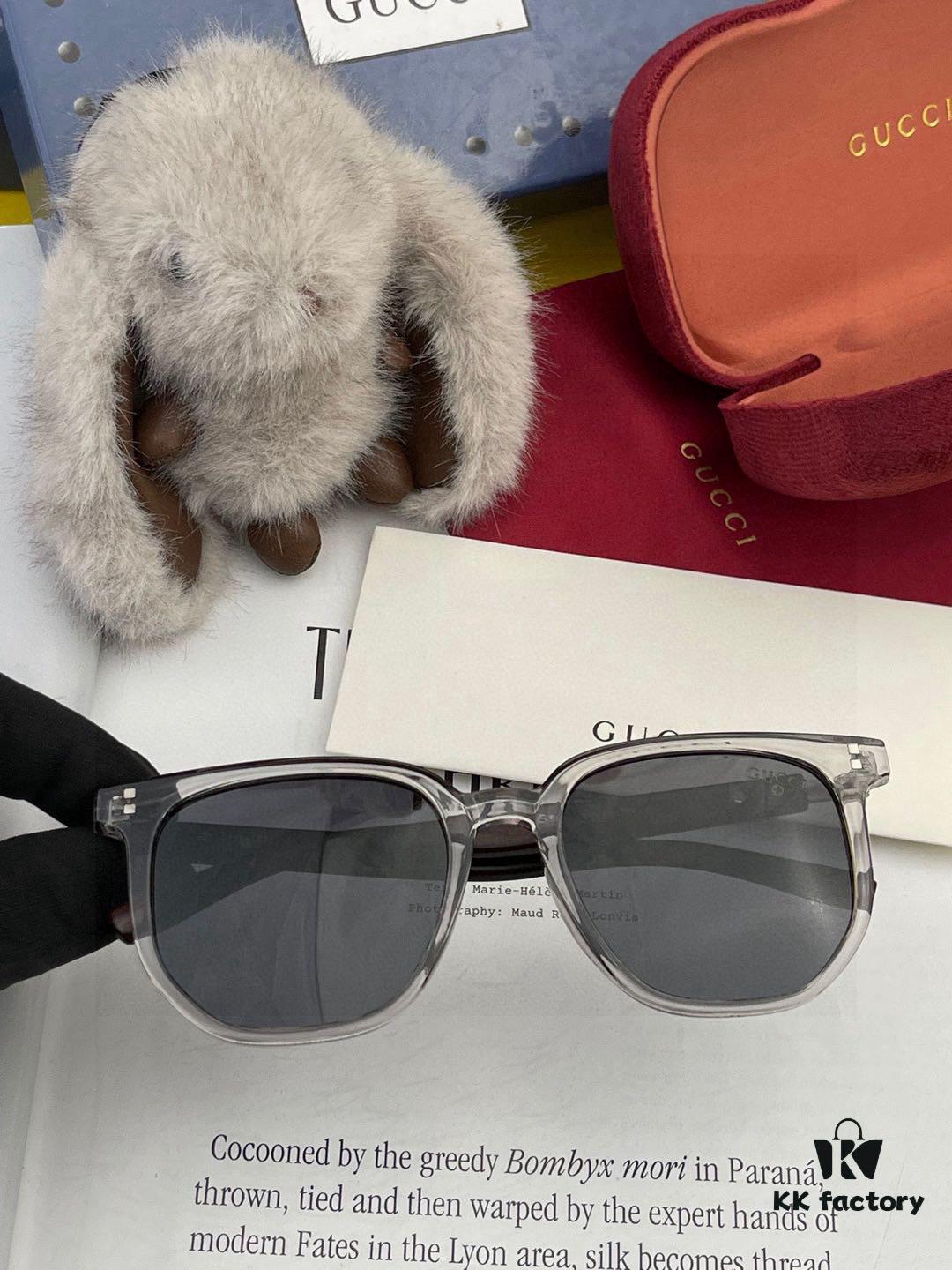 Stylish and Cool [GUCCI] Gucci New Model Sunglasses with Unique Charm and Avant-garde Design, Square Frame with Seamless Bridge for Ultimate Comfort