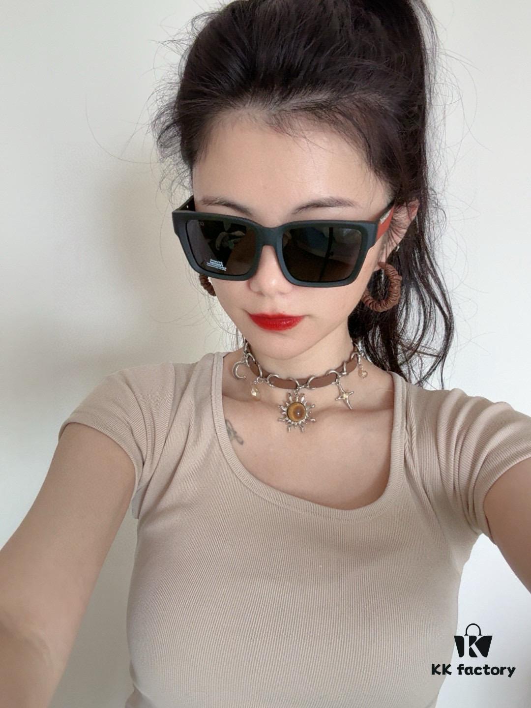 Stylish and Cool [GUCCI] Gucci New Sunglasses with Unique Charm and Avant-garde Design, Square Frame with Seamless Bridge for Ultimate Comfort