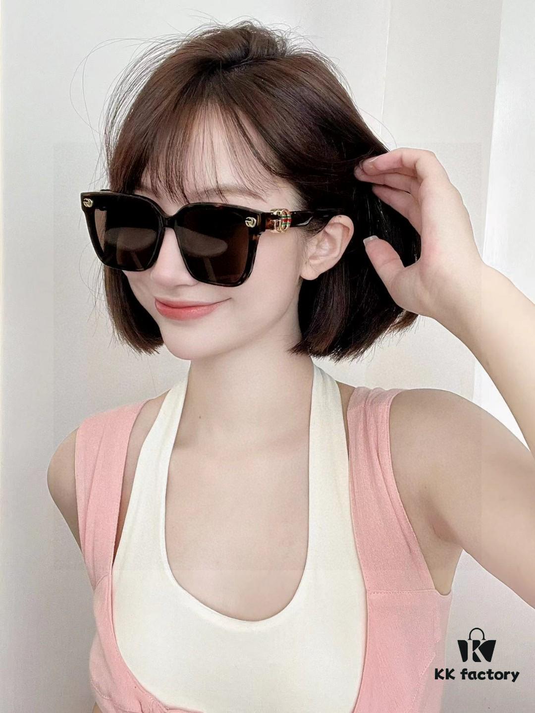 Gucci 2025 Spring New Arrival Ultra-Fresh Style Shiny Frame with Oversized G Logo on Temples, Elegant and Stylish Women's Best-Selling Sunglasses
