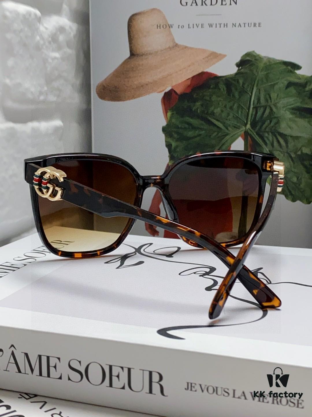 Gucci 2025 Spring New Arrival Ultra-Fresh Style Shiny Frame with Oversized G Logo on Temples, Elegant and Stylish Women's Best-Selling Sunglasses