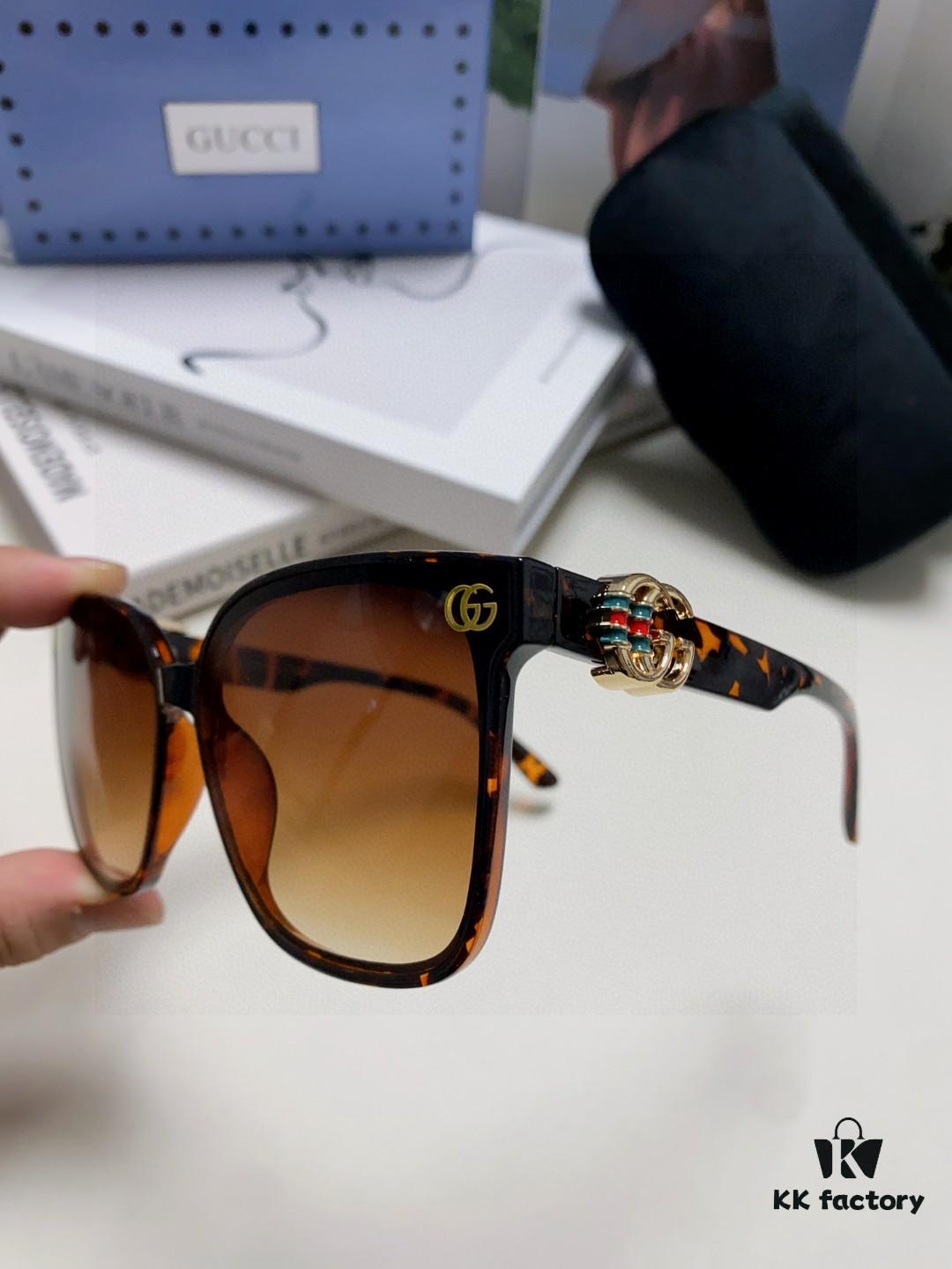 Gucci 2025 Spring New Arrival Ultra-Fresh Style Shiny Frame with Oversized G Logo on Temples, Elegant and Stylish Women's Best-Selling Sunglasses